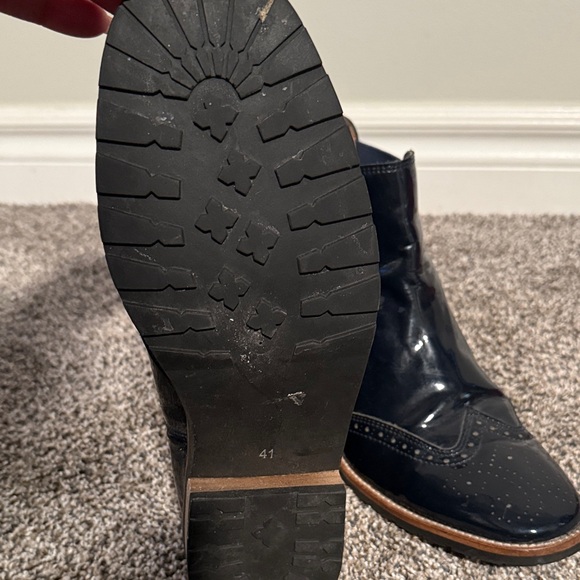 Navy Blue Patent Leather Chelsea Boots. Made in Europe. One of a kind. - Picture 4 of 11